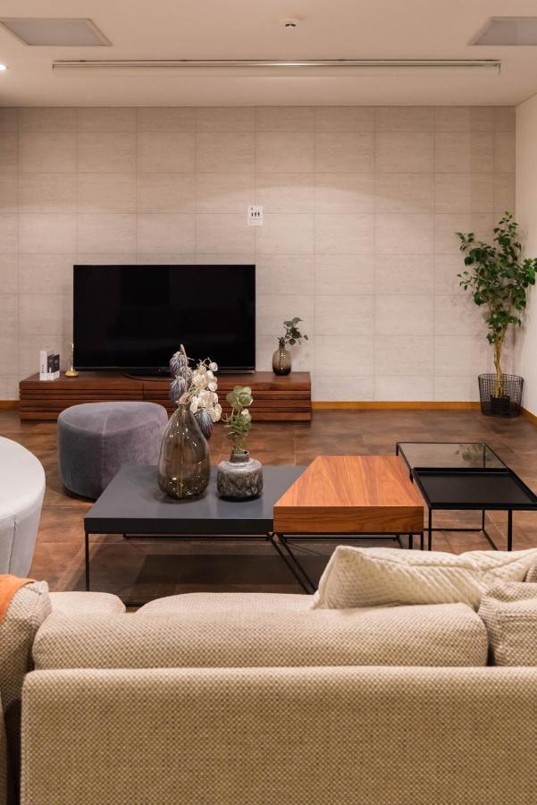 Bijou Suites Ai Premium Osaka Bagian luar foto